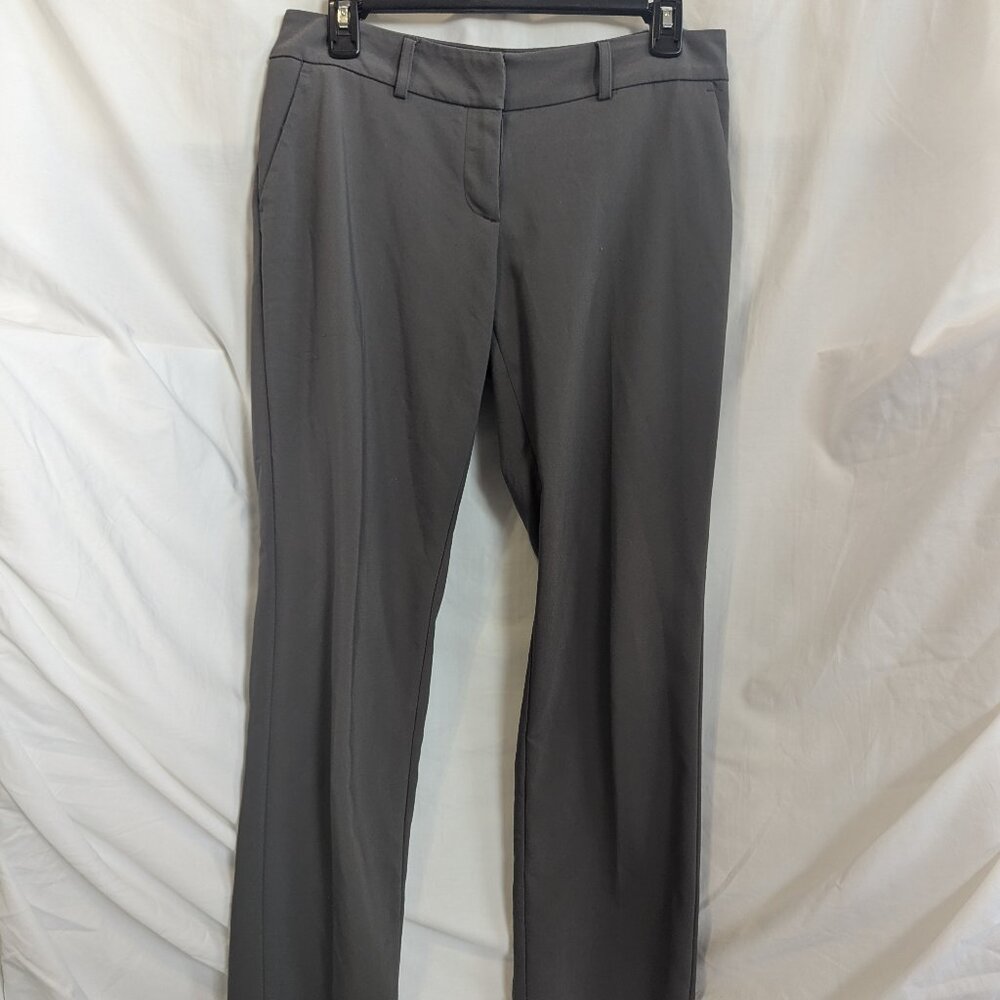 Apt 9 Petites 4 Gray Slacks Straight Leg (small pull on right thigh)